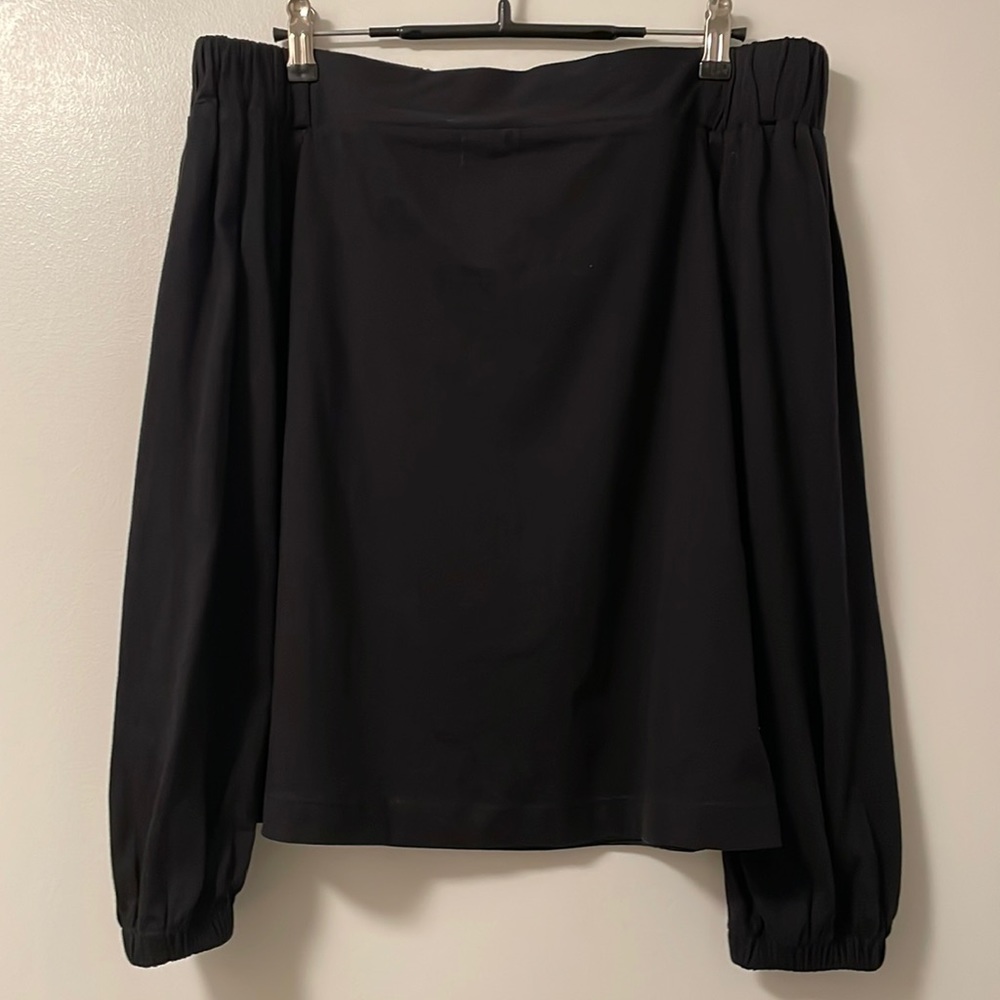 GAP black off the shoulder shirt. Size XS